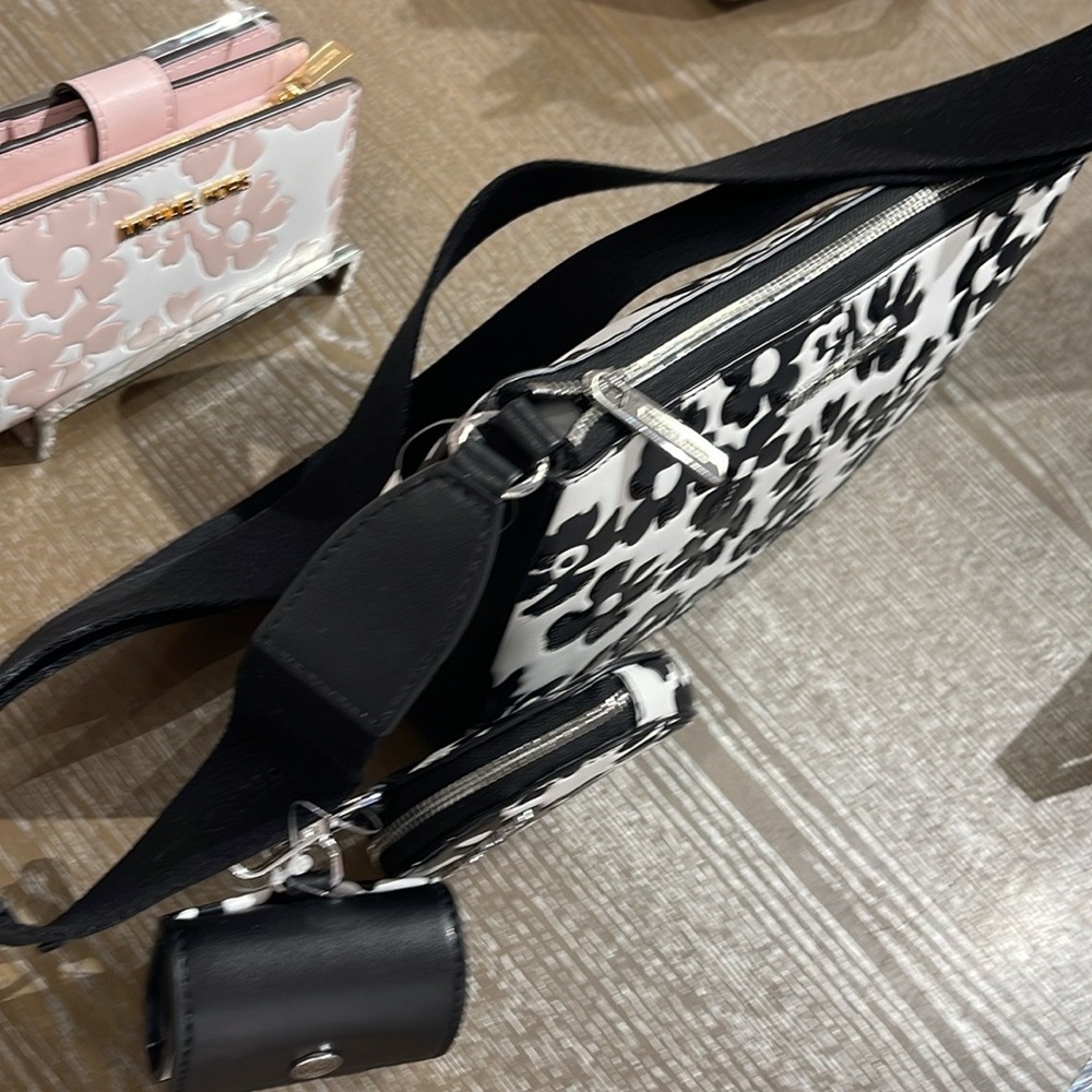 Michael Kors Jet Set Sm Sequined Floral Print Crossbody Case for Apple Airpods P - Picture 11 of 16